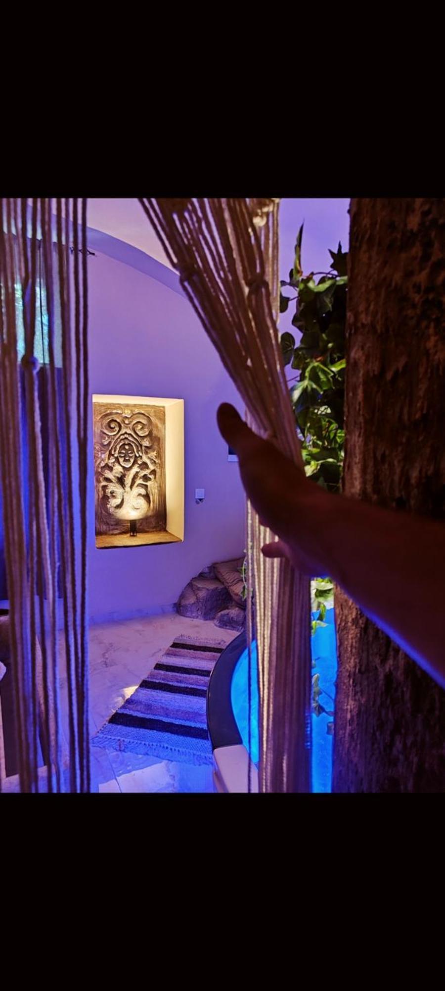 Ethnic Cave Apartment *