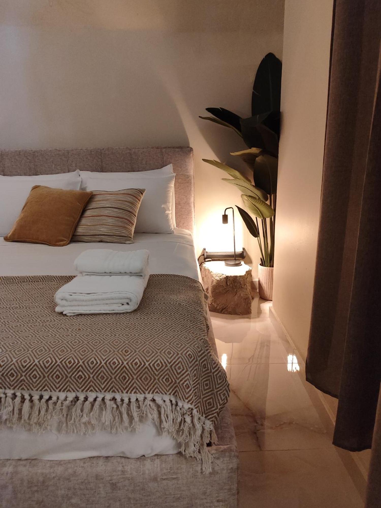 Ethnic Cave Apartment *